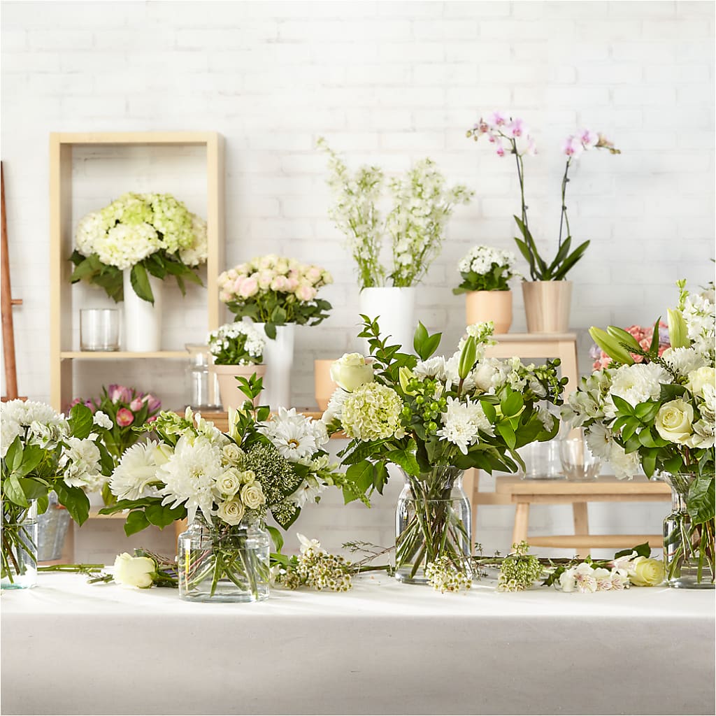 Classic Ivory – A Florist Original – Flower Cafe, Hartford WI