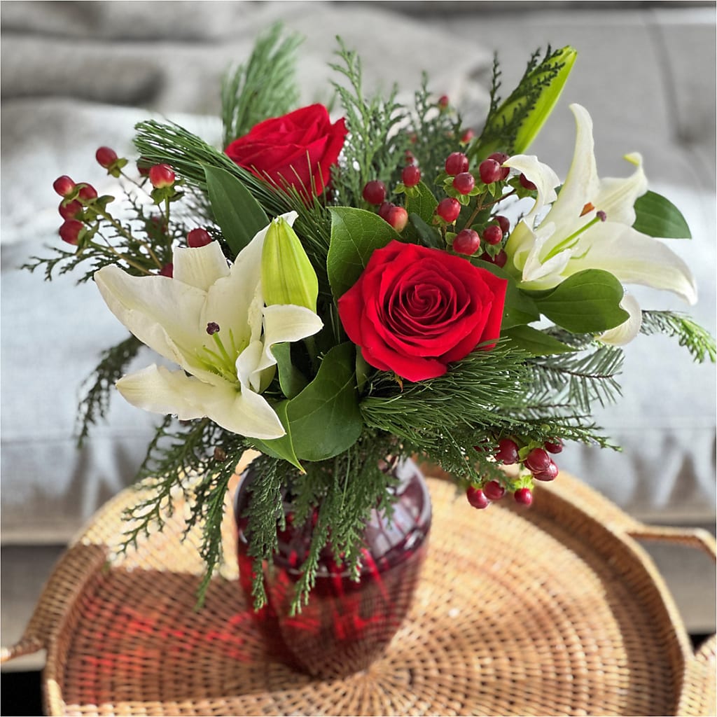 Evergreen Delight Bouquet – Flower Cafe, Hartford WI