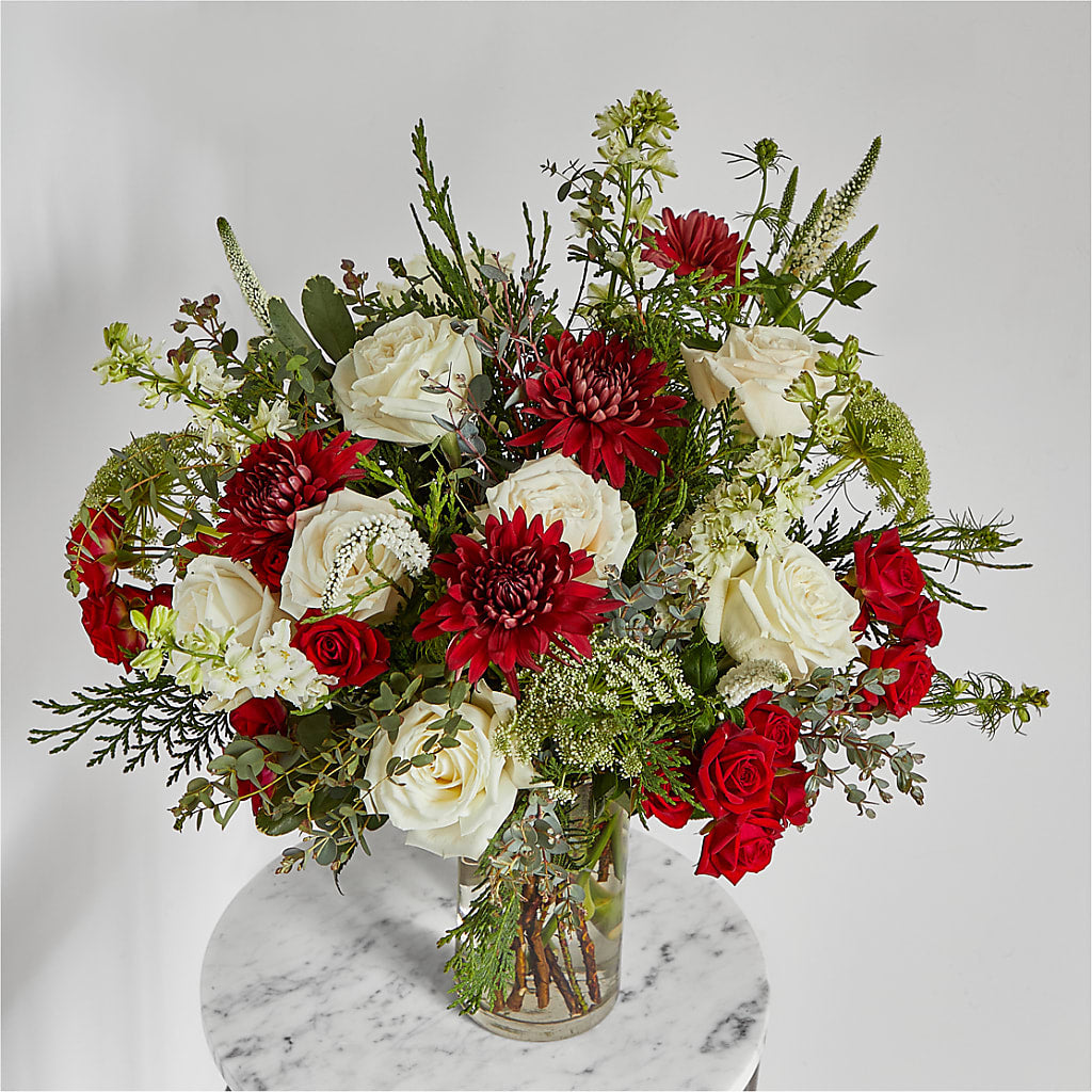 Favorite Traditions Bouquet – Flower Cafe, Hartford WI