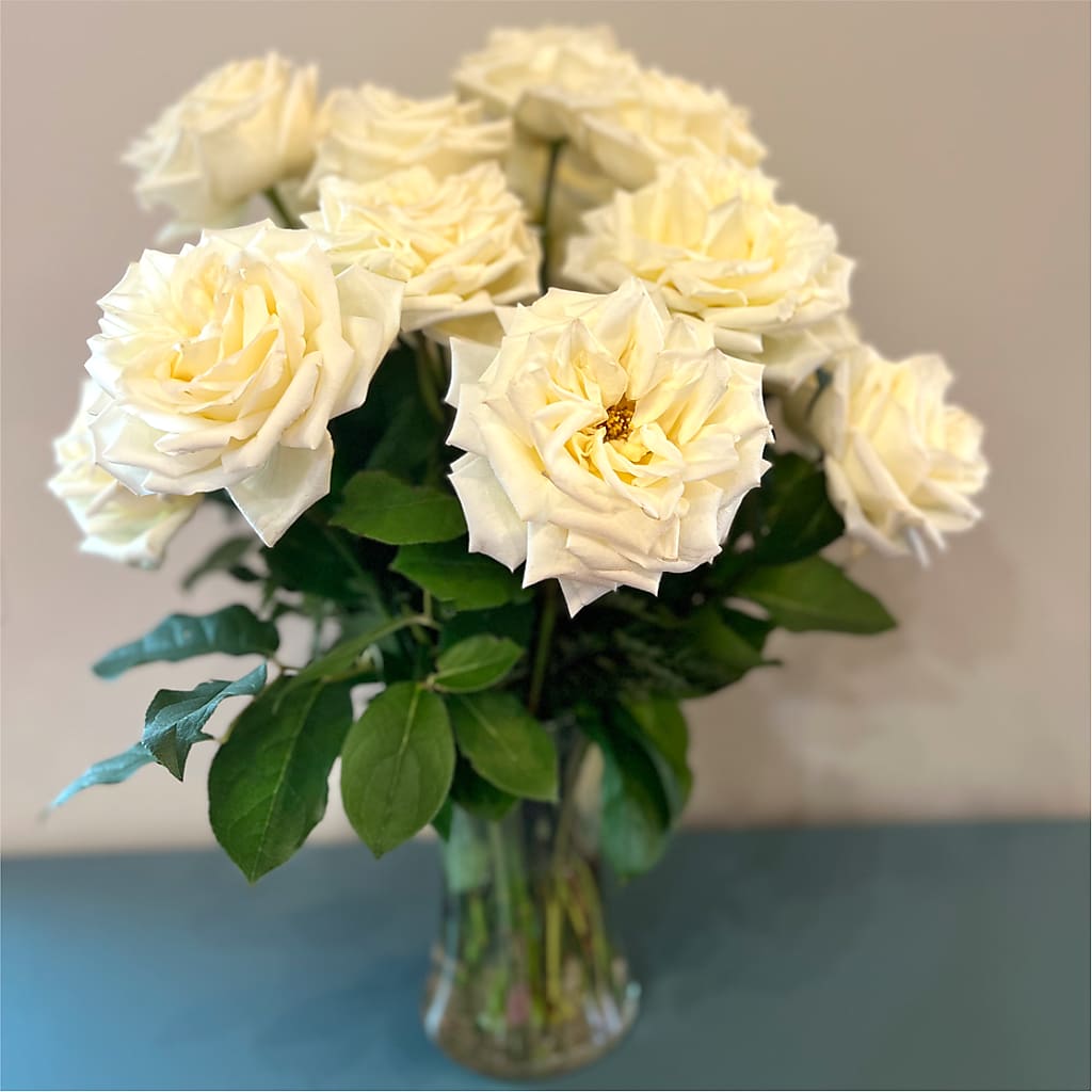 Long Stem Yellow Rose Bouquet –  Flower Cafe, Hartford WI